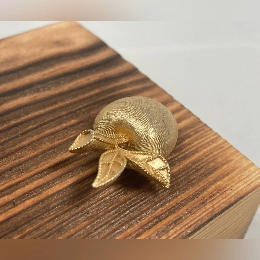 1974 Avon Gilded Apple Lapel Pin Brushed Gold Tone Fruit Designer Signed Brooch